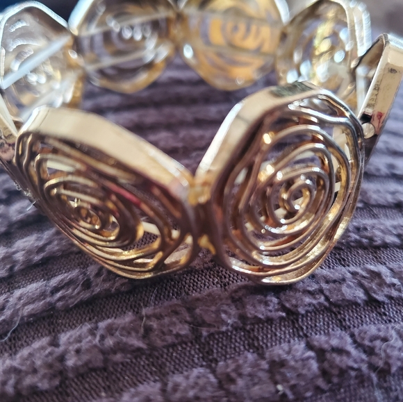 Very pretty rose bracelet from paparazzi - Picture 3 of 3
